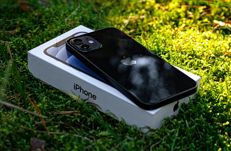 L’iPhone 12 mini reconditionné est souvent proposé avec soin, certains reconditionneurs allant même jusqu’à le livrer dans son packaging d’origine.