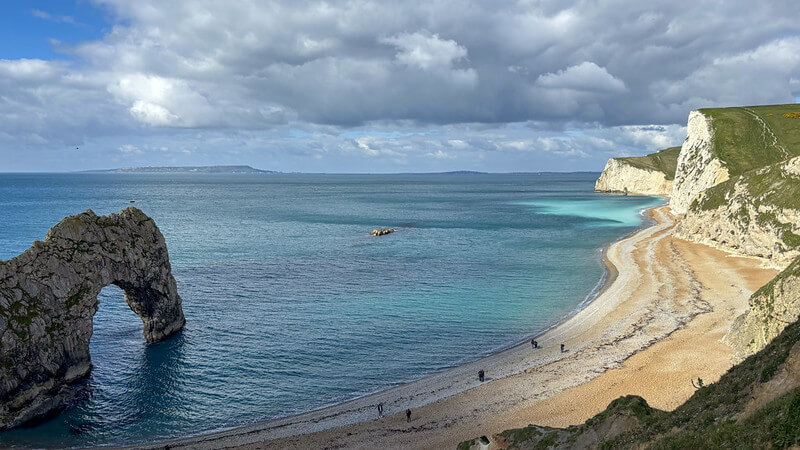 Photo en plein jour d'une côte sauvage réalisée avec l'iPhone 15