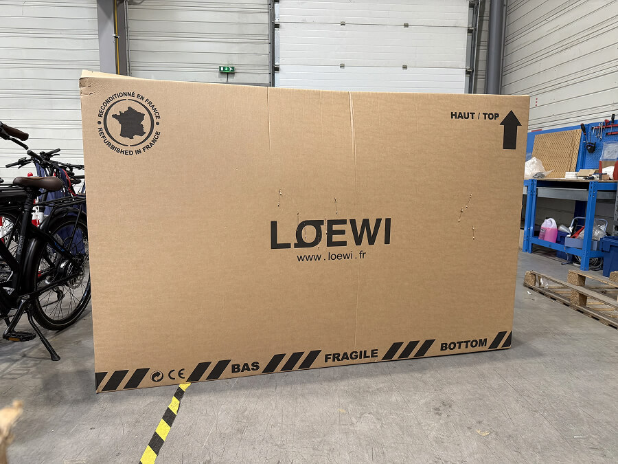 Un vélo reconditionné par Loewi dans son packaging prêt à être expédié