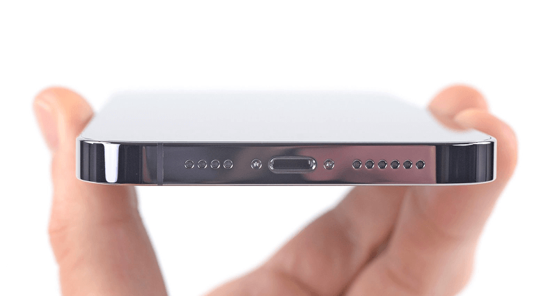 Zoom sur la connectique USB-C/Lightning de l'iPhone 14