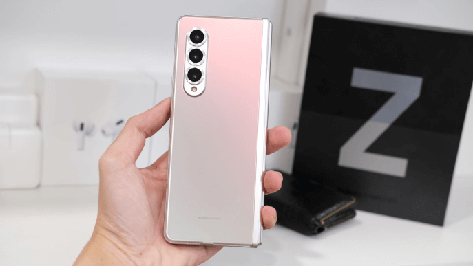 Photo d'un Samsung Galaxy Z Fold 4 reconditionné