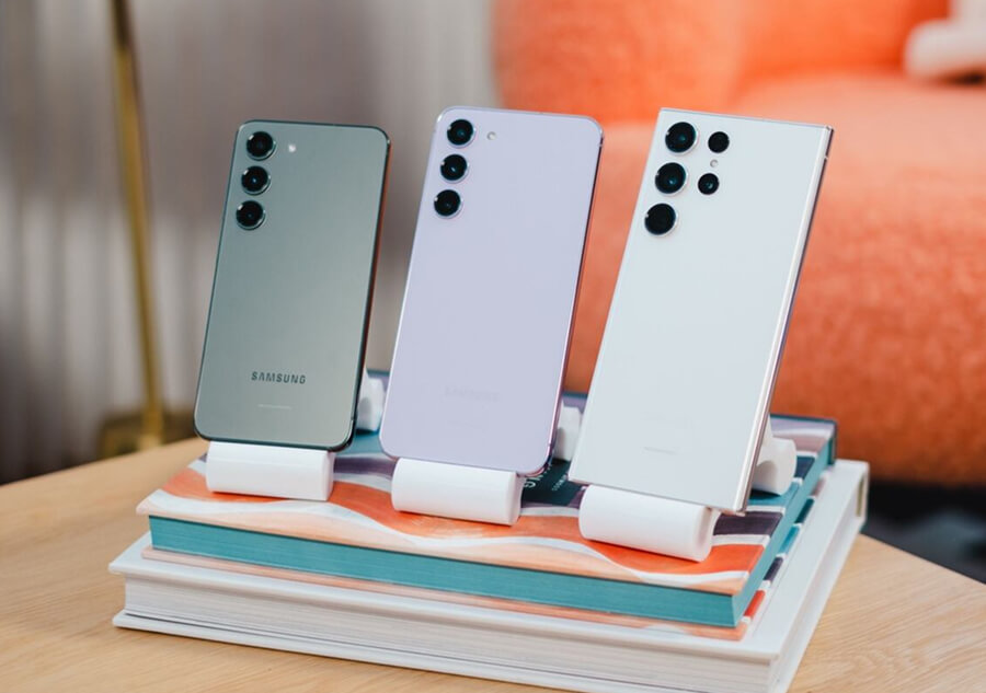 De gauche à droite : le Galaxy S23, Galaxy S23+ et Galaxy S23 Ultra
