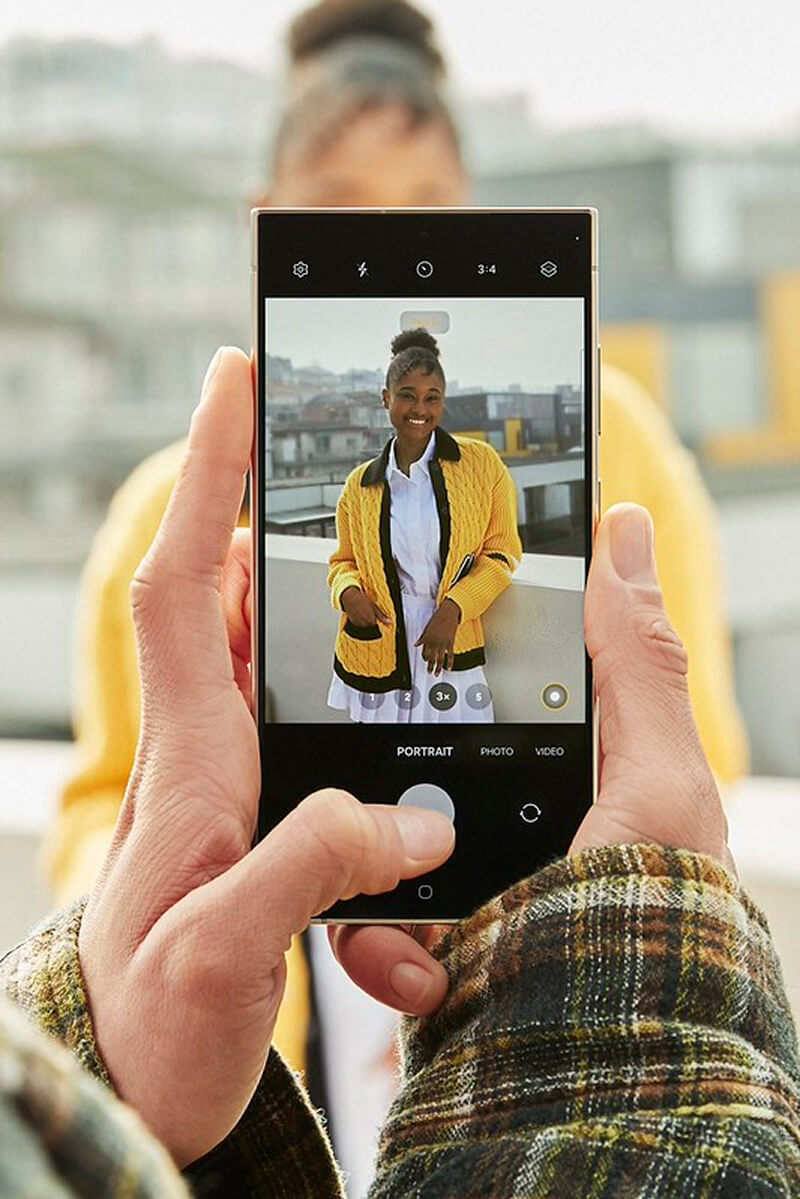 Utilisation du système quadruple capteur photo du Galaxy S24 Ultra, incluant le capteur principal de 200 Mpx et le nouveau téléobjectif optique x5.