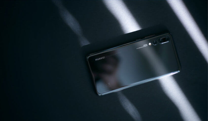 Photo de l'arrière du smartphone Huawei P40, en noir