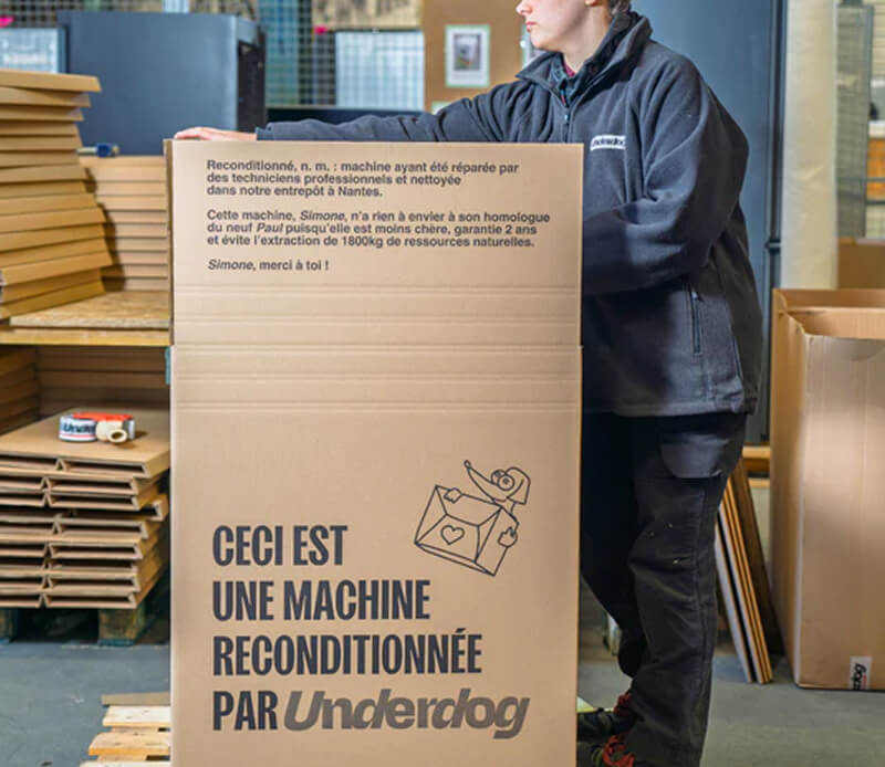 Le packaging dans lequel Underdog emballe ses appareils reconditionnés
